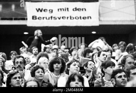 Die Internationale Konferenz der Opfer des radikalen Dekrets, die zum Verbot von Lehrern, Eisenbahnarbeitern und anderen öffentlichen Diensten empl führte Stockfoto