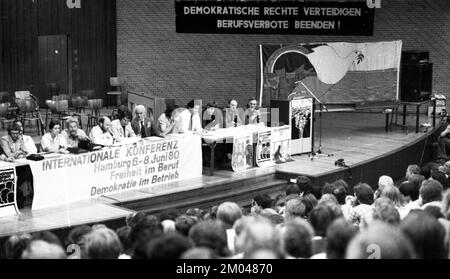 Die Internationale Konferenz der Opfer des radikalen Dekrets, die zum Verbot von Lehrern, Eisenbahnarbeitern und anderen öffentlichen Diensten empl führte Stockfoto