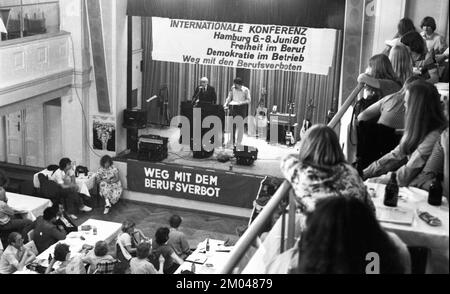 Die Internationale Konferenz der Opfer des radikalen Dekrets, die zum Verbot von Lehrern, Eisenbahnarbeitern und anderen öffentlichen Diensten empl führte Stockfoto