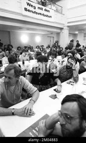 Die Internationale Konferenz der Opfer des radikalen Dekrets, die zum Verbot von Lehrern, Eisenbahnarbeitern und anderen öffentlichen Diensten empl führte Stockfoto