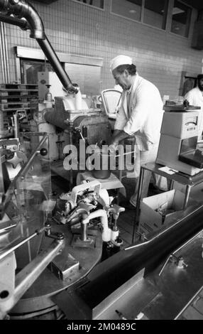 Die Arbeit der Molkerei Westmilch bei der Butterherstellung am 28.05.1980 in ihrem ford-Extertal, DEU, Deutschland, Herford, Europa Stockfoto