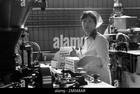 Die Arbeit der Molkerei Westmilch bei der Butterherstellung am 28.05.1980 in ihrem ford-Extertal, DEU, Deutschland, Herford, Europa Stockfoto