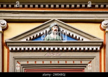Ein sogenannter Gaff Head an der Fassade des Hauses zum Roten Ochsen, Renaissance, Erfurt, Thüringen, Deutschland, Europa Stockfoto
