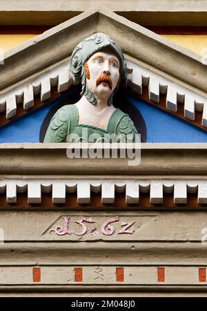 Ein sogenannter Gaff Head an der Fassade des Hauses zum Roten Ochsen, Renaissance, Erfurt, Thüringen, Deutschland, Europa Stockfoto