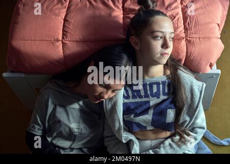 CLAUDIA DALMAU und CARLA QUILEZ in LA MATERNAL (2022), Regie: PILAR PALOMERO. Kredit: Inicia Films / RTVE / TV3 / Album Stockfoto