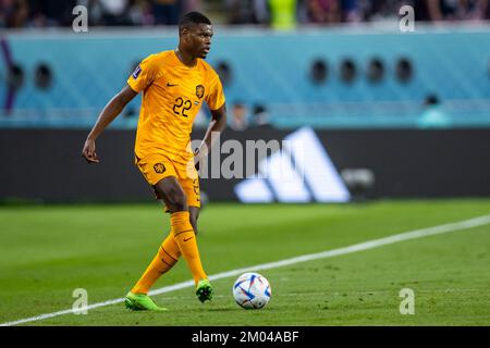 Al Rajjan, Katar. 03.. Dezember 2022. Fußball: Weltmeisterschaft, Niederlande - USA, Endrunde, Runde 16, Chalifa International Stadium, Niederländischer Denzel Dumfries in Aktion. Kredit: Tom Weller/dpa/Alamy Live News Stockfoto