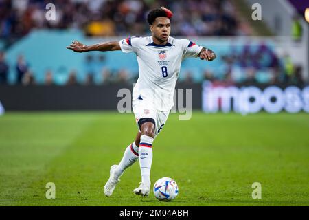 Al Rajjan, Katar. 03.. Dezember 2022. Fußball: Weltmeisterschaft, Niederlande - USA, Endrunde, Runde 16, Chalifa International Stadium, Weston McKennie aus den USA in Aktion. Kredit: Tom Weller/dpa/Alamy Live News Stockfoto