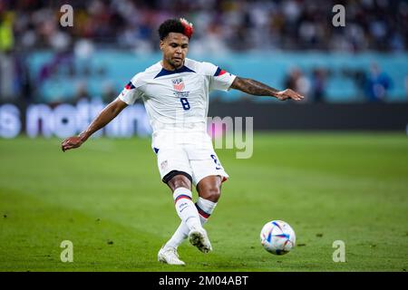 Al Rajjan, Katar. 03.. Dezember 2022. Fußball: Weltmeisterschaft, Niederlande - USA, Endrunde, Runde 16, Chalifa International Stadium, Weston McKennie aus den USA in Aktion. Kredit: Tom Weller/dpa/Alamy Live News Stockfoto