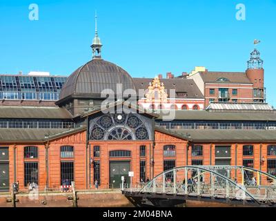 Das alte Fischauktionshalle-Gebäude am Hamburger Hafen in Deutschland Stockfoto