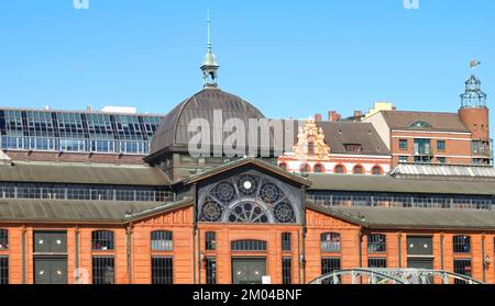 Das alte Fischauktionshalle-Gebäude am Hamburger Hafen in Deutschland Stockfoto