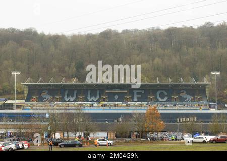 Ein allgemeiner Blick auf Adams Park, Heimat der Wycombe Wanderers vor der Sky Bet League 1 Spiel Wycombe Wanderers vs Portsmouth at Adams Park, High Wycombe, Großbritannien, 4.. Dezember 2022 (Foto von Nick Browning/News Images) Stockfoto