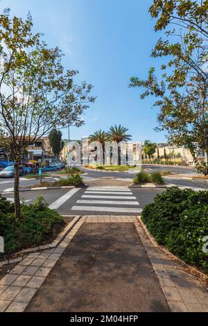 Israel, Haifa 05, 2022: Straßen in der Stadt Haifa in Israel Stockfoto