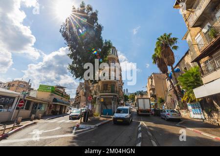 Israel, Haifa 05, 2022: Straßen in der Stadt Haifa in Israel Stockfoto