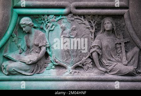 Lord Carbery's Cross mit Szenen aus der bibel, Croachna Hill, West Cork, Republik Irland Stockfoto