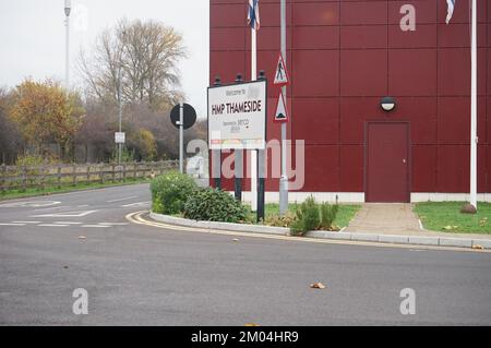 04/12/2022 HMP Thameside, allgemeine Ansicht von außen. HMP Thameside ist ein lokales Wiederansiedlungsgefängnis der Kategorie B in der Thamesmead-Gegend des Royal Borough of Greenwich, Südost-London Stockfoto