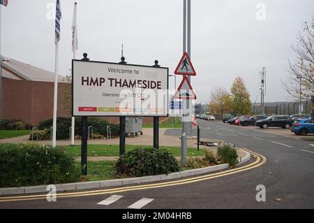 04/12/2022 HMP Thameside, allgemeine Ansicht von außen. HMP Thameside ist ein lokales Wiederansiedlungsgefängnis der Kategorie B in der Thamesmead-Gegend des Royal Borough of Greenwich, Südost-London Stockfoto