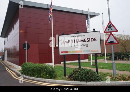 04/12/2022 HMP Thameside, allgemeine Ansicht von außen. HMP Thameside ist ein lokales Wiederansiedlungsgefängnis der Kategorie B in der Thamesmead-Gegend des Royal Borough of Greenwich, Südost-London Stockfoto