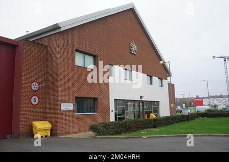 04/12/2022 HMP Thameside, allgemeine Ansicht von außen. HMP Thameside ist ein lokales Wiederansiedlungsgefängnis der Kategorie B in der Thamesmead-Gegend des Royal Borough of Greenwich, Südost-London Stockfoto