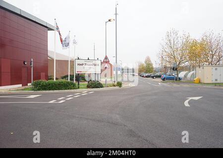 04/12/2022 HMP Thameside, allgemeine Ansicht von außen. HMP Thameside ist ein lokales Wiederansiedlungsgefängnis der Kategorie B in der Thamesmead-Gegend des Royal Borough of Greenwich, Südost-London Stockfoto