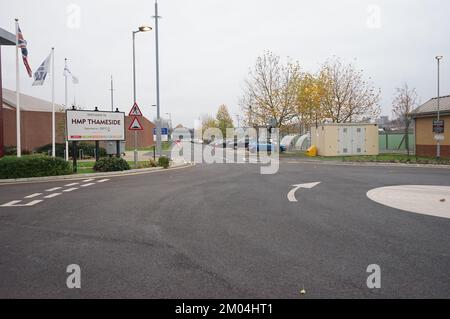 04/12/2022 HMP Thameside, allgemeine Ansicht von außen. HMP Thameside ist ein lokales Wiederansiedlungsgefängnis der Kategorie B in der Thamesmead-Gegend des Royal Borough of Greenwich, Südost-London Stockfoto