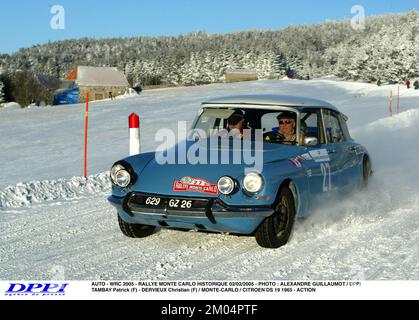 AUTO - WRC 2005 - RALLYE MONTE CARLO HISTORIQUE 02/02/2005 - FOTO : ALEXANDRE GUILLAUMOT / DPPI TAMBAY PATRICK (F) - DERVIEUX CHRISTIAN (F) / MONTE-CARLO / CITROEN DS 19 1965 - ACTION Stockfoto