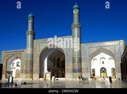 Herat im Westen Afghanistans. Die große Moschee von Herat (Freitagsmoschee oder Jama Masjid). Der Innenhof der Moschee. Stockfoto