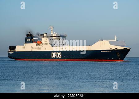 DFDS-roro-Schiff SELANDIA SEAWAYS auf der Elbe Stockfoto