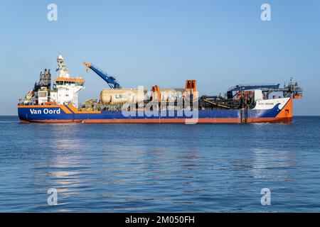 LNG-betriebener Van Oord-Schleppbagger VOX ARIANE an der Elbe Stockfoto