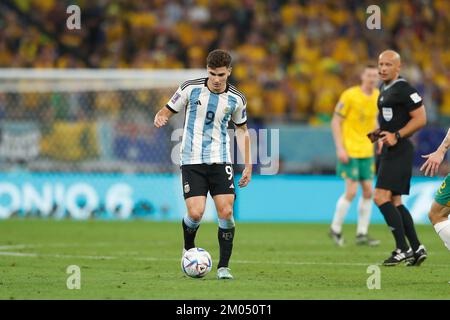 Al-Rayyan, Katar. 3.. Dezember 2022. Julian Alvarez (ARG) Fußball : FIFA-Weltmeisterschaft 2022 Runde of16 Spiel zwischen Argentinien 2-1 Australien im Ahmad bin Ali Stadion in Al Rayyan, Katar . Kredit: Mutsu Kawamori/AFLO/Alamy Live News Stockfoto