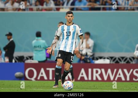 Al-Rayyan, Katar. 3.. Dezember 2022. Cristian Romero (ARG) Fußball : FIFA-Weltmeisterschaft 2022 Runde of16 zwischen Argentinien 2-1 Australien im Ahmad bin Ali Stadion in Al Rayyan, Katar . Kredit: Mutsu Kawamori/AFLO/Alamy Live News Stockfoto