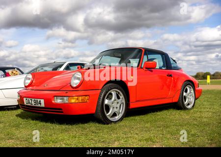 1990 Porsche 911 Carrera Targa 4 „OAZ 9114“, ausgestellt beim Oktober-Scramble am 9.. Oktober 2022 im Bicester Heritage Centre Stockfoto