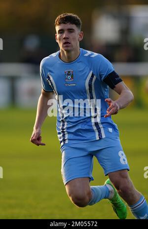 Isaac Moore von Coventry City Under 18 während des dritten Fußballspiels des FA Youth Cup im Your Co-Op Community Stadium, Leamington Spa. Foto: Samstag, 3. Dezember 2022. Stockfoto