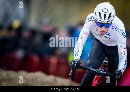 Belgische Jens Adams in Aktion während des Herrenrenrenrenrenrenrenrenrennen der Cyclocross-Weltmeisterschaft in Antwerpen am Sonntag, dem 04. Dezember 2022, an der 8. (Von 14) Etappe der UCI-Weltmeisterschaft. BELGA FOTO JASPER JACOBS Stockfoto