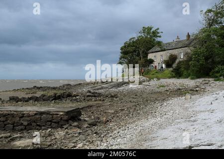 Stürmisches Wetter in Brown's Houses in Jenny Browns Point, Silverdale Area of Outstanding Natural Beauty, Cumbria, England, Großbritannien Stockfoto