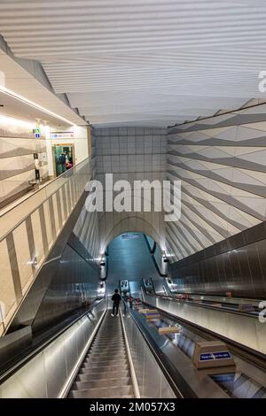 Die neu geschaffene Elizabeth Line, benannt nach Königin Elizabeth II, im Jahr 2022, fast völlig leer Stockfoto