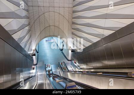 Die neu geschaffene Elizabeth Line, benannt nach Königin Elizabeth II, im Jahr 2022, fast völlig leer Stockfoto