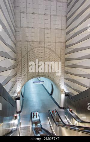 Die neu geschaffene Elizabeth Line, benannt nach Königin Elizabeth II, im Jahr 2022, fast völlig leer Stockfoto