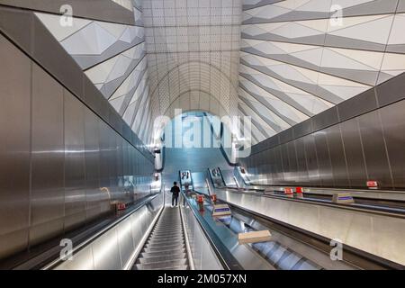 Die neu geschaffene Elizabeth Line, benannt nach Königin Elizabeth II, im Jahr 2022, fast völlig leer Stockfoto