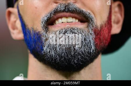 Doha, Katar. 04.. Dezember 2022. Fan FrankreichDoha, 04.12.2022, FIFA Fussball WM 2022 in Katar, Achtelfinale, Frankreich - Polen/Pressinphoto/Sipa USAPHOTO Credit: SIPA USA/Alamy Live News Stockfoto