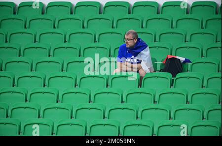 Doha, Katar. 04.. Dezember 2022. Fan FrankreichDoha, 04.12.2022, FIFA Fussball WM 2022 in Katar, Achtelfinale, Frankreich - Polen/Pressinphoto/Sipa USAPHOTO Credit: SIPA USA/Alamy Live News Stockfoto