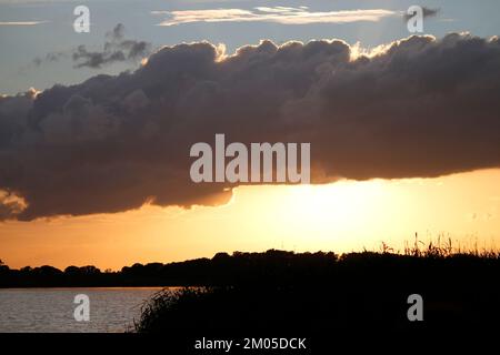 Impressionen: Wolken, Himmel, Sonnenuntergang, Usedom (nur für redaktionelle Verwendung. Keine Werbung. Referenzdatenbank: http://www.360-berlin.de. Stockfoto