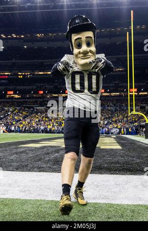 Indianapolis, Indiana, USA. 03.. Dezember 2022. Purdue Pete während der NCAA-Fußballspiele zwischen den Purdue Boilermakers und den Michigan Wolverines im Lucas Oil Stadium in Indianapolis, Indiana. Michigan besiegte Purdue 43-22. John Mersits/CSM/Alamy Live News Stockfoto