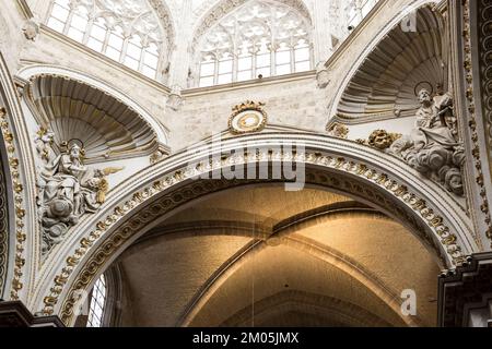 Architektonische Details der Kathedrale von Valencia, auch bekannt als Marienkathedrale, eine römisch-katholische Kirche in der historischen Innenstadt der Stadt Stockfoto