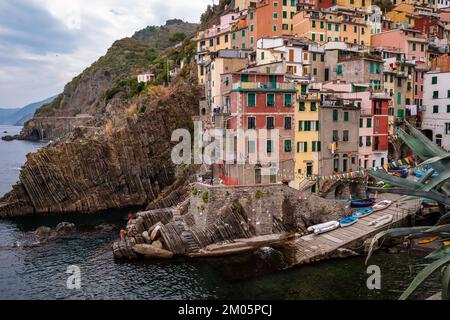 Farbenfrohes Dorf in Riomaggiore, Riomaggiore, Cinque Terre, Italien Stockfoto