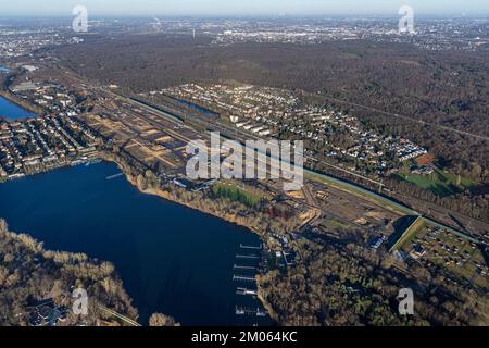 Luftaufnahme, geplantes neues Duisburger Wohnviertel am ehemaligen Marshallplatz Wedau und Six Lakes Plate mit Blick auf das Dorf Bissingheim in Wedau dist Stockfoto