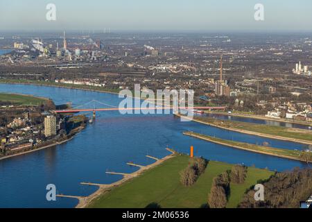 Luftaufnahme, Rheinorangenskulptur und Ruhrmündung mit Friedrich-Ebert-Brücke im Kaßlerfeld in Duisburg, Ruhrgebiet, Nordrhein-Westph Stockfoto