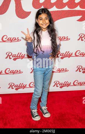 Los Angeles, Kalifornien, USA. 03.. Dezember 2022. Zara Jirgis nimmt an Los Angeles Private Screening von „Rally Caps“ bei DGA, Los Angeles, CA, 3. 2022. Dezember Kredit: Eugene Powers/Alamy Live News Teil Stockfoto