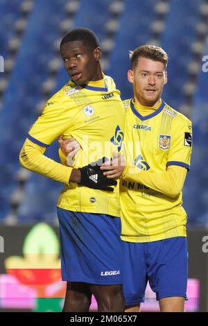 Beverens Thierno Barry feiert seine Feier nach einem Tor während eines Fußballspiels zwischen KMSK Deinze und SK Beveren am Sonntag, den 04. Dezember 2022 in Deinze, am 16. Tag der 1B. Division der belgischen Meisterschaft „Challenger Pro League“ 2022-2023. BELGA FOTO KURT DESPLENTER Stockfoto