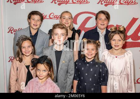 Los Angeles, Kalifornien, USA. 03.. Dezember 2022. Kinder besuchen Los Angeles Private Screening of „Rally Caps“ bei DGA, Los Angeles, CA, Dezember 3. 2022. Gutschrift: Eugene Powers/Alamy Live News Stockfoto