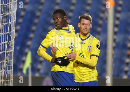 Beverens Thierno Barry feiert seine Feier nach einem Tor während eines Fußballspiels zwischen KMSK Deinze und SK Beveren am Sonntag, den 04. Dezember 2022 in Deinze, am 16. Tag der 1B. Division der belgischen Meisterschaft „Challenger Pro League“ 2022-2023. BELGA FOTO KURT DESPLENTER Stockfoto